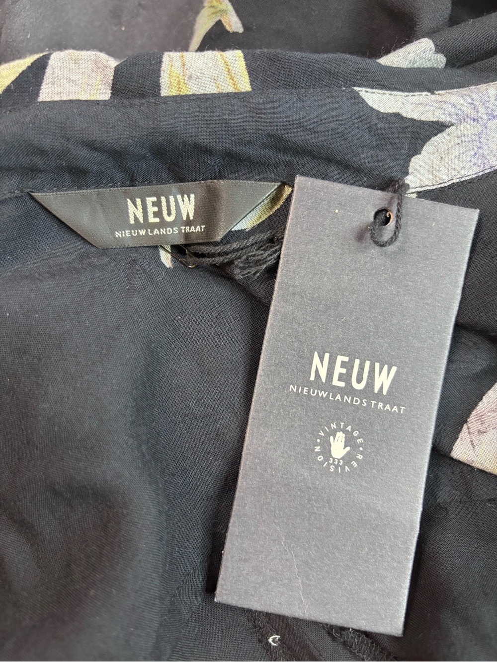 NEUW Nieuwlandstraat Blue Orchid Button-Up Shirt – Men’s Small – Black Floral - Picture 7 of 9